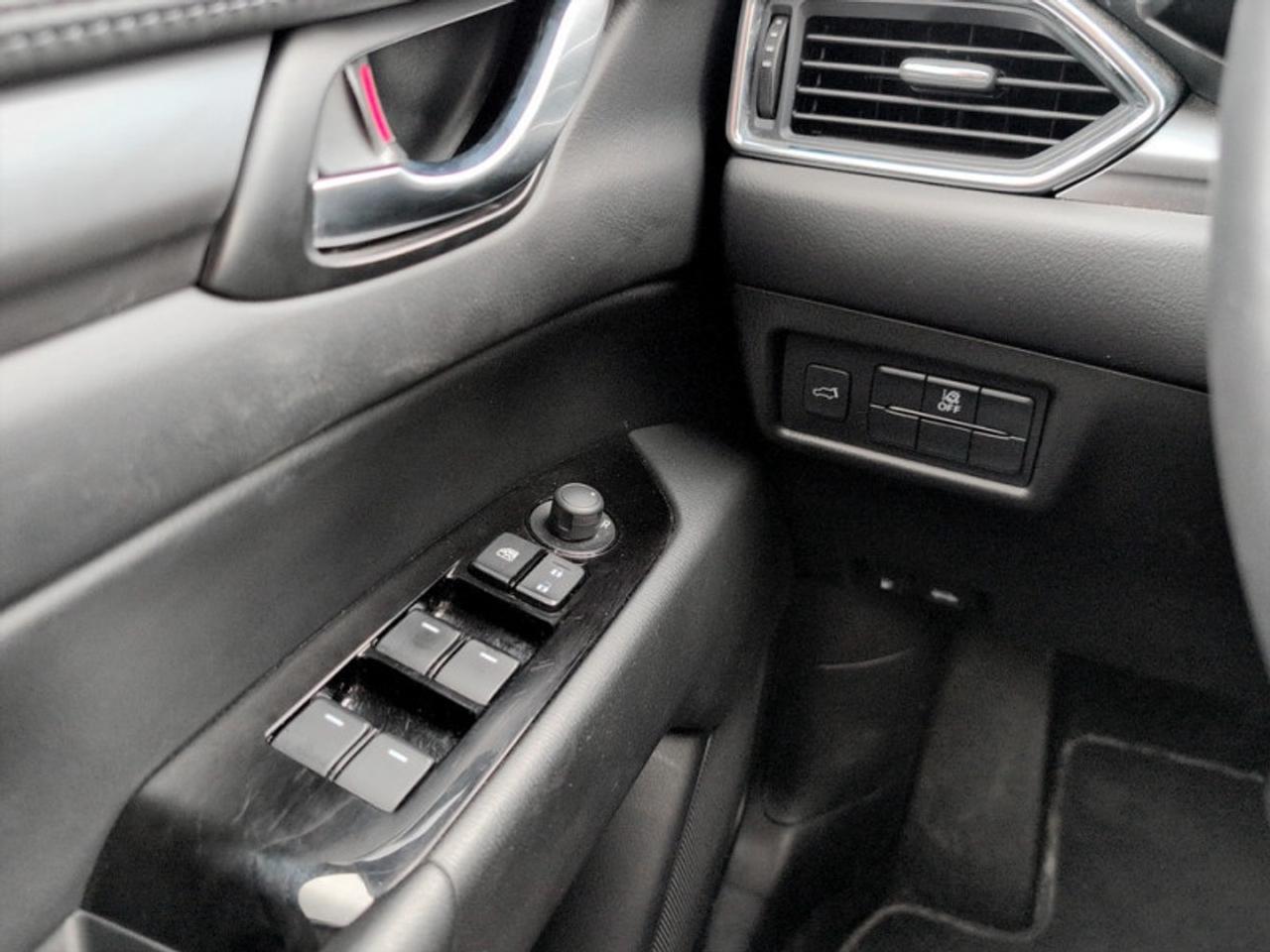 2025 Mazda CX-5 GS  **LEATHER - POWER GATE** Photo