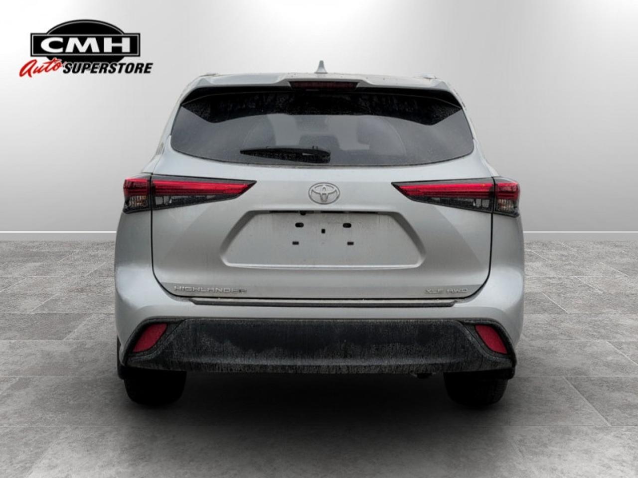 2021 Toyota Highlander XLE  **LOW KMS - CLEAN CARFAX** Photo