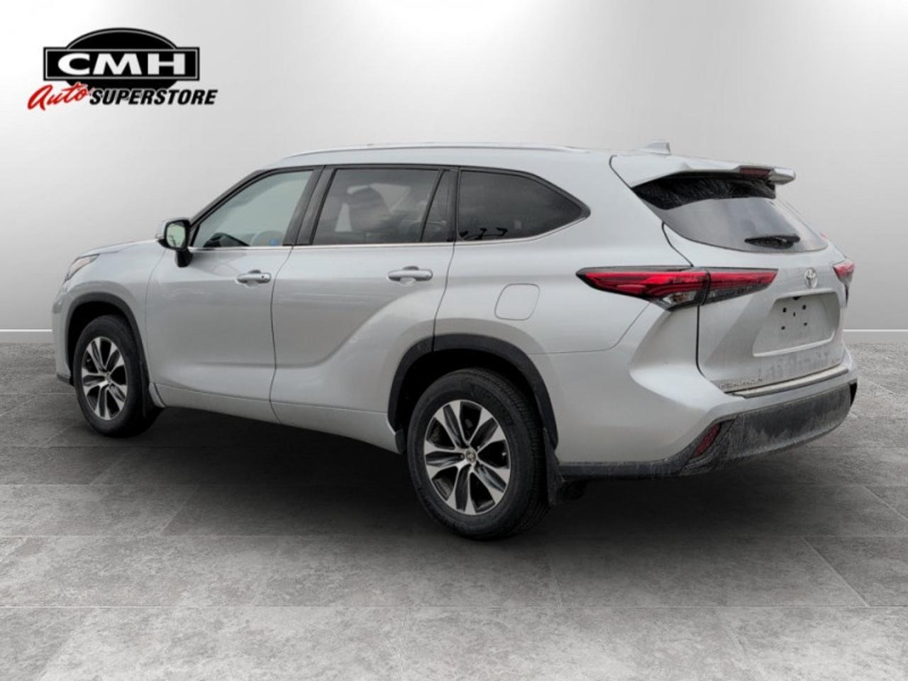 2021 Toyota Highlander XLE  **LOW KMS - CLEAN CARFAX** Photo