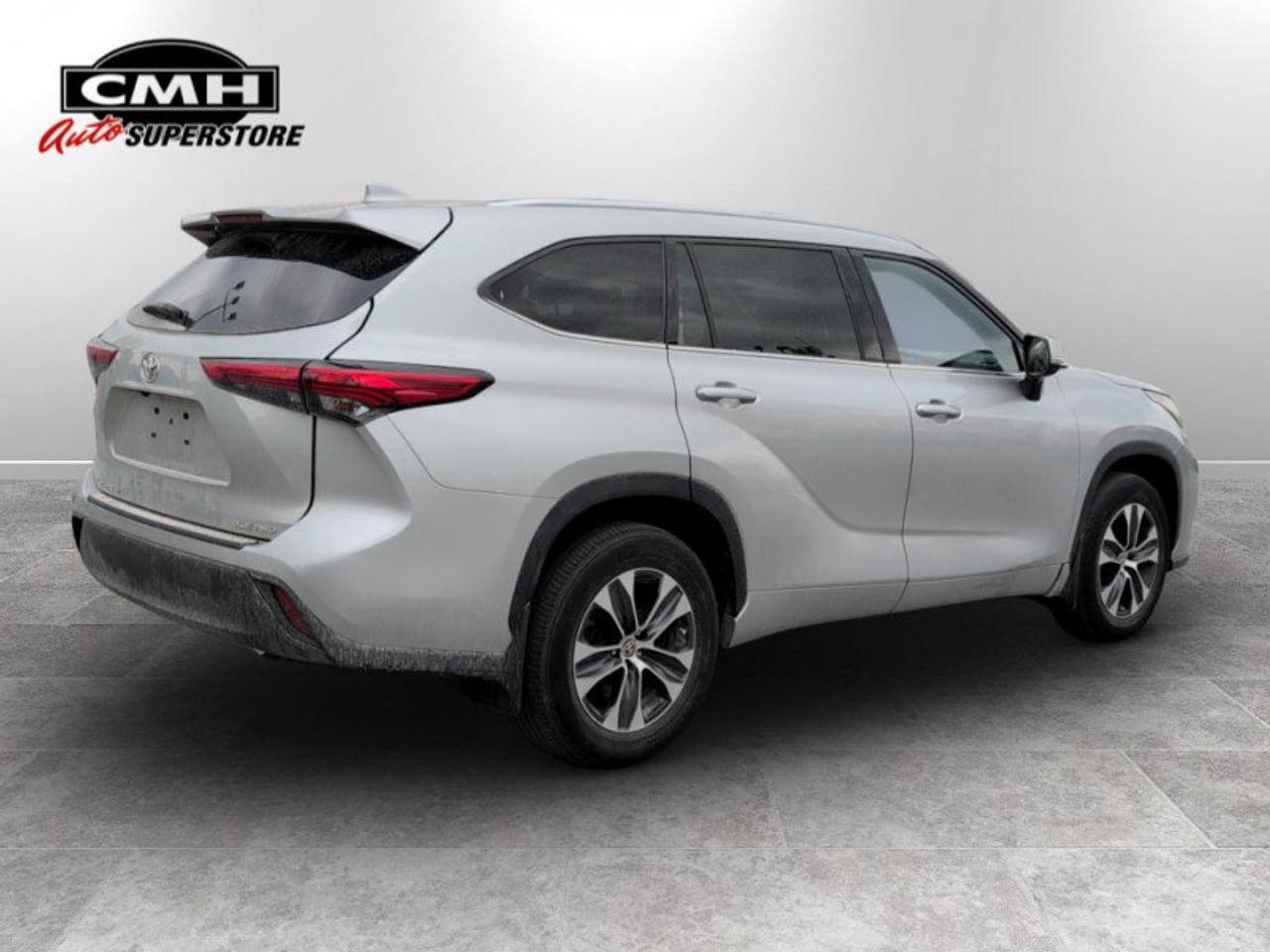 2021 Toyota Highlander XLE  **LOW KMS - CLEAN CARFAX** Photo