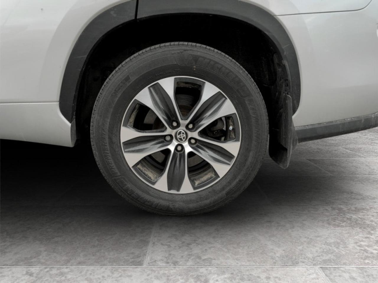2021 Toyota Highlander XLE  **LOW KMS - CLEAN CARFAX** Photo