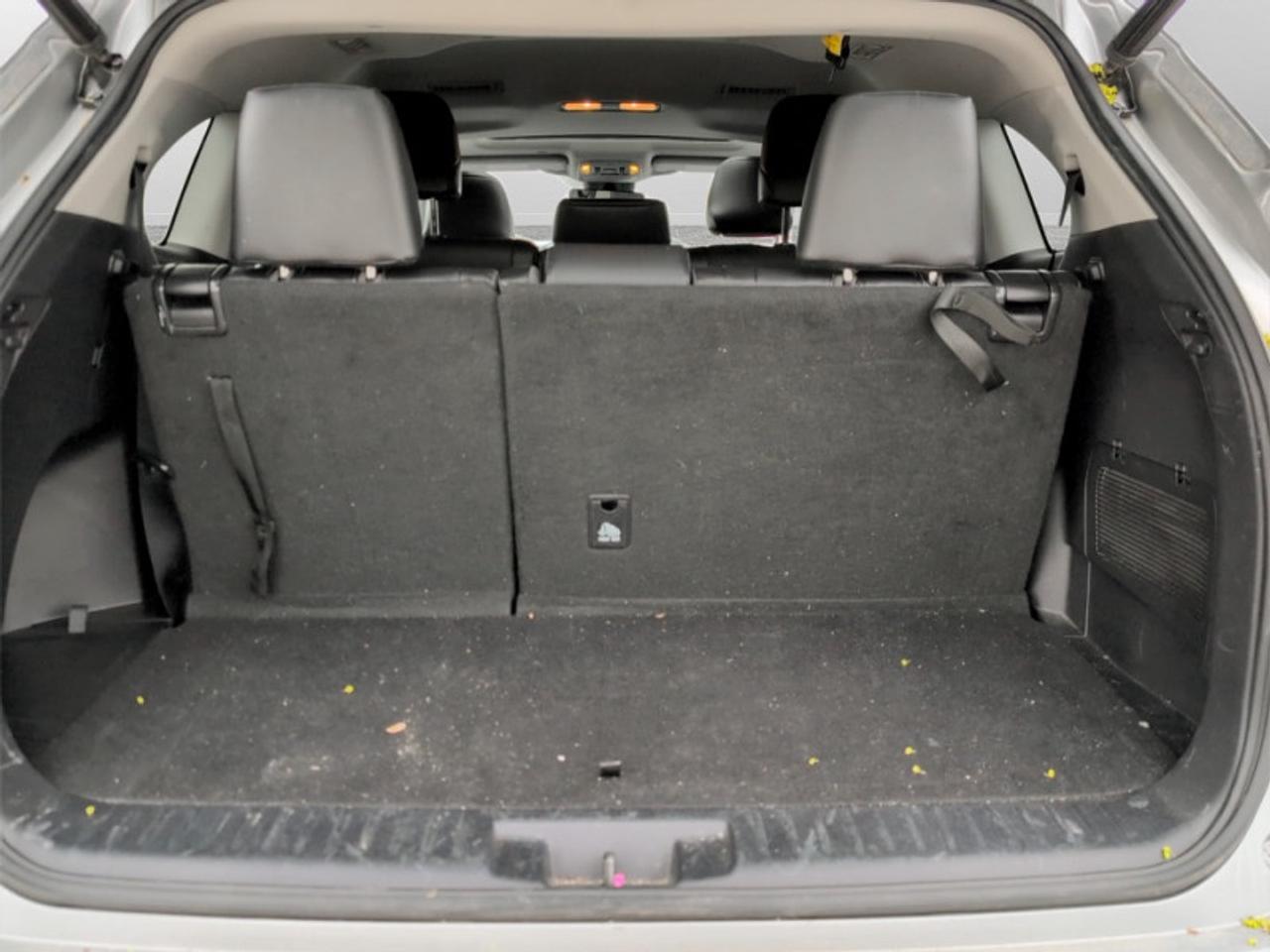 2021 Toyota Highlander XLE  **LOW KMS - CLEAN CARFAX** Photo