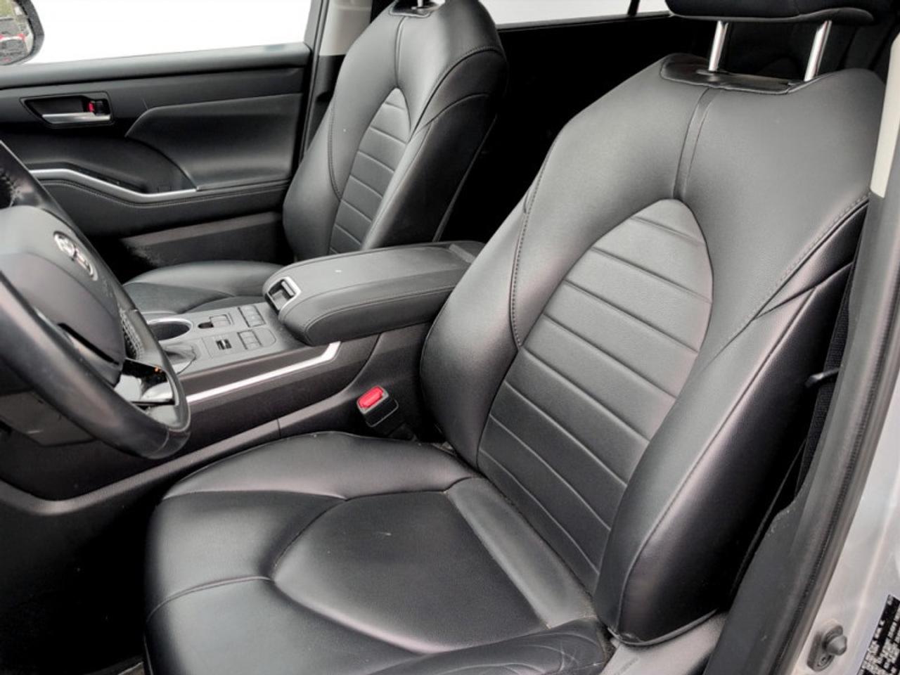 2021 Toyota Highlander XLE  **LOW KMS - CLEAN CARFAX** Photo