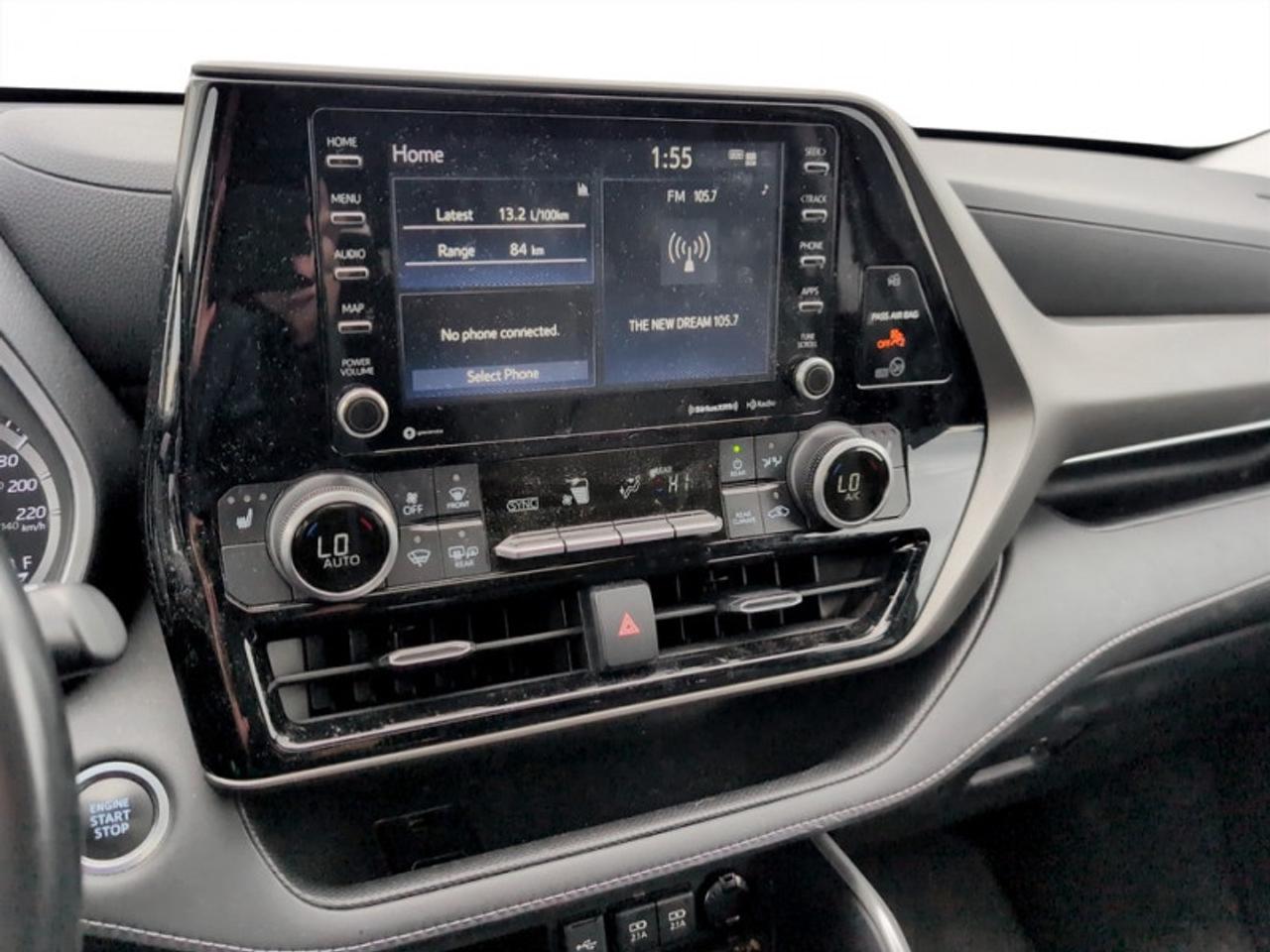 2021 Toyota Highlander XLE  **LOW KMS - CLEAN CARFAX** Photo