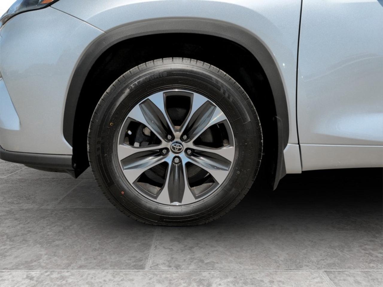 2021 Toyota Highlander XLE  **LOW KMS - CLEAN CARFAX** Photo