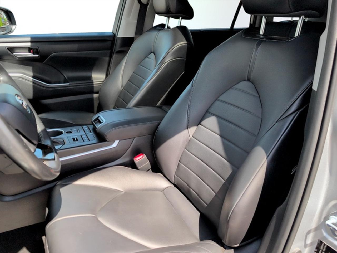 2021 Toyota Highlander XLE  **LOW KMS - CLEAN CARFAX** Photo