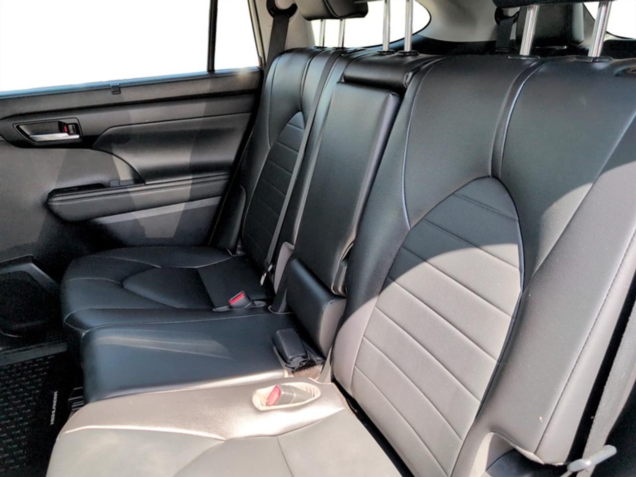 2021 Toyota Highlander XLE  **LOW KMS - CLEAN CARFAX** Photo