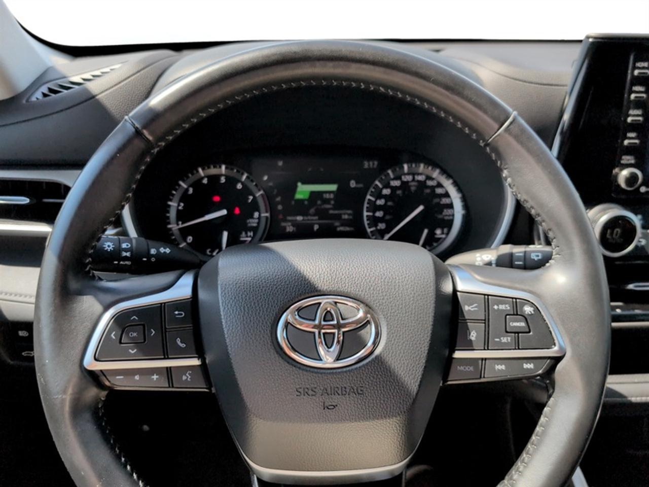2021 Toyota Highlander XLE  **LOW KMS - CLEAN CARFAX** Photo