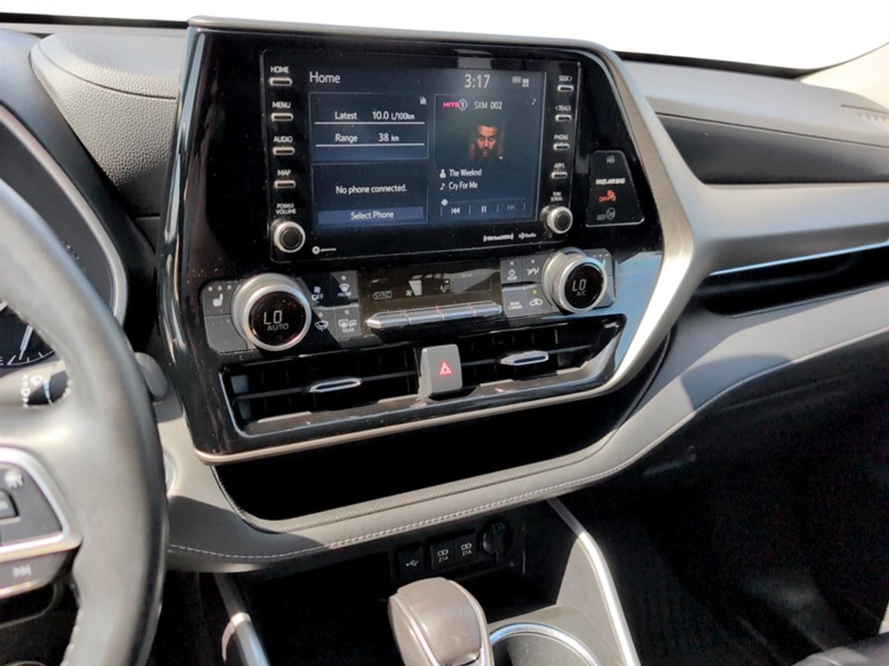 2021 Toyota Highlander XLE  **LOW KMS - CLEAN CARFAX** Photo