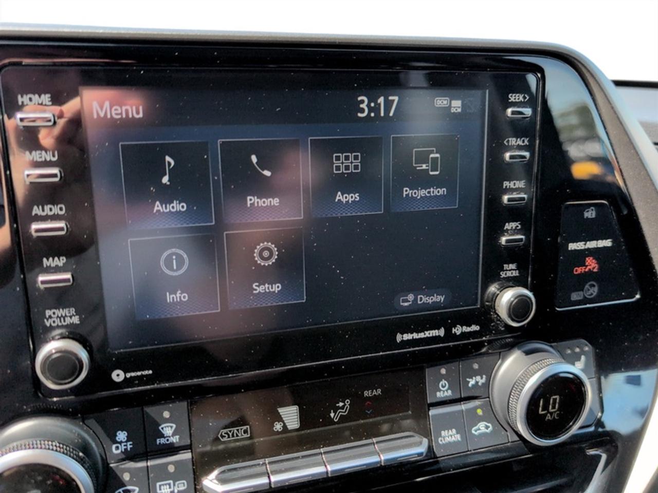 2021 Toyota Highlander XLE  **LOW KMS - CLEAN CARFAX** Photo
