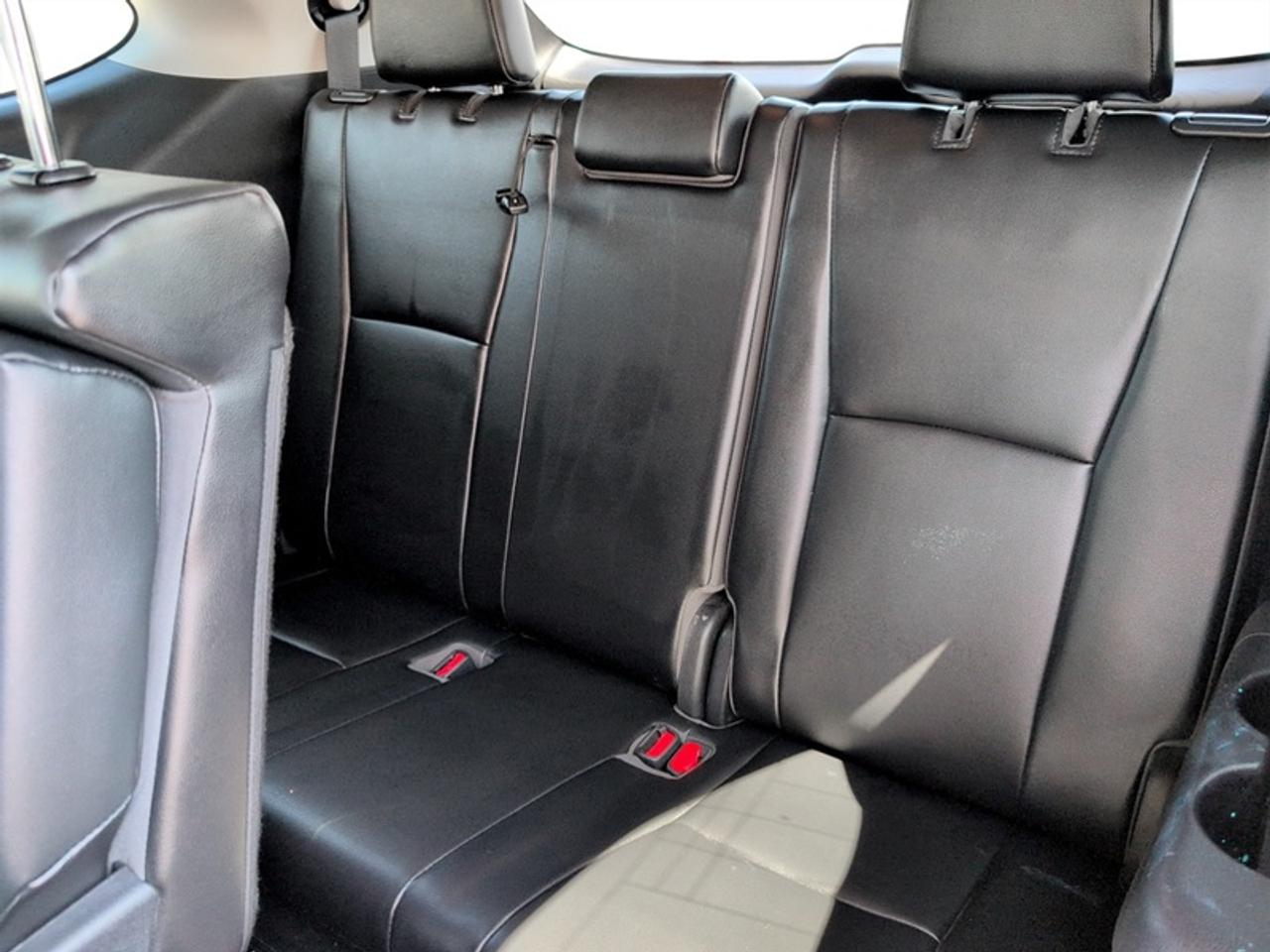 2021 Toyota Highlander XLE  **LOW KMS - CLEAN CARFAX** Photo