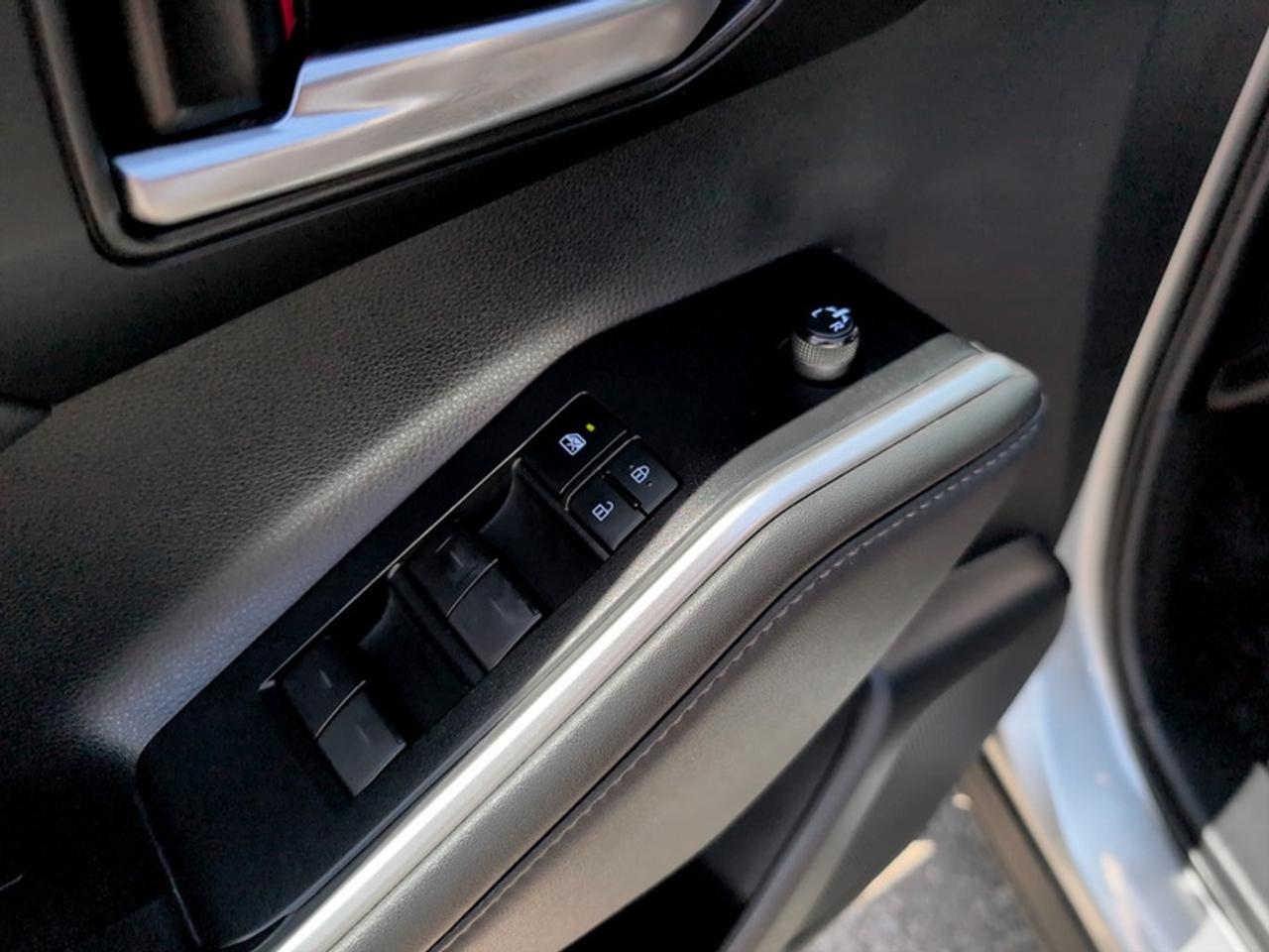 2021 Toyota Highlander XLE  **LOW KMS - CLEAN CARFAX** Photo