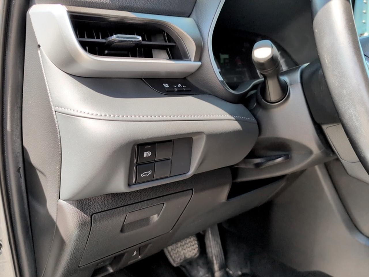 2021 Toyota Highlander XLE  **LOW KMS - CLEAN CARFAX** Photo