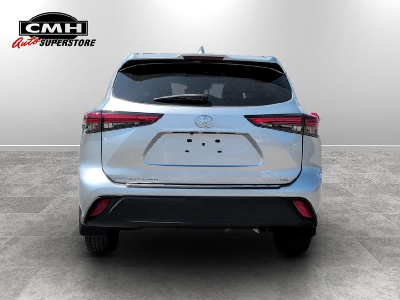 2021 Toyota Highlander XLE  **LOW KMS - CLEAN CARFAX** Photo