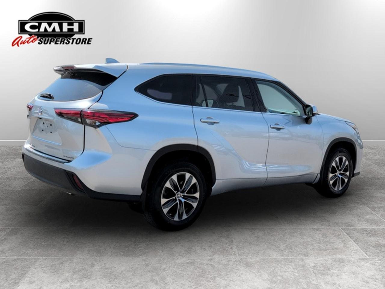 2021 Toyota Highlander XLE  **LOW KMS - CLEAN CARFAX** Photo