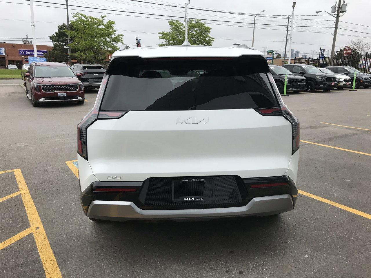 2026 Kia EV9 Land w-Plus Package AWD Photo3