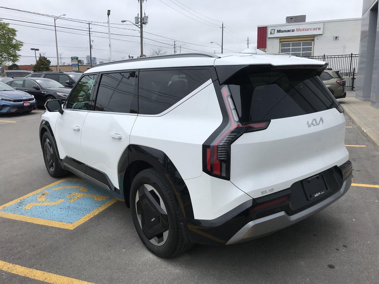 2026 Kia EV9 Land w-Plus Package AWD Photo2