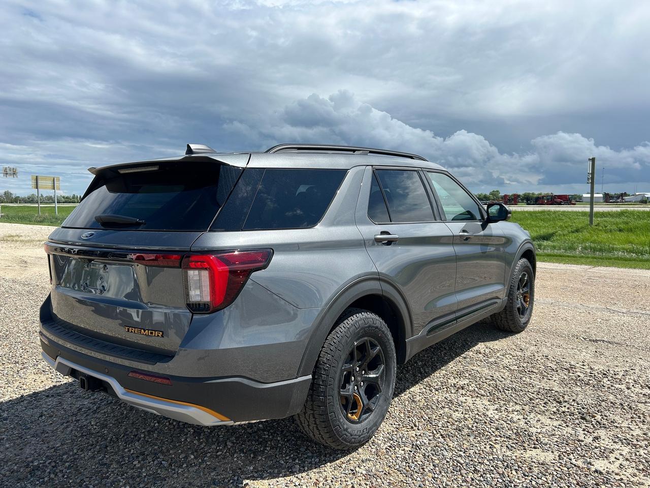 2026 Ford Explorer TREMOR 4WD 800A Photo3