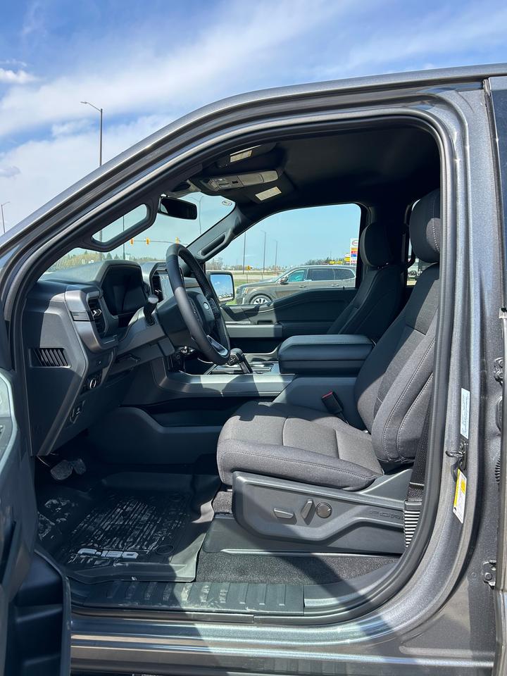 2026 Ford F-150 XLT 4WD SuperCrew 5.5' Box Photo3