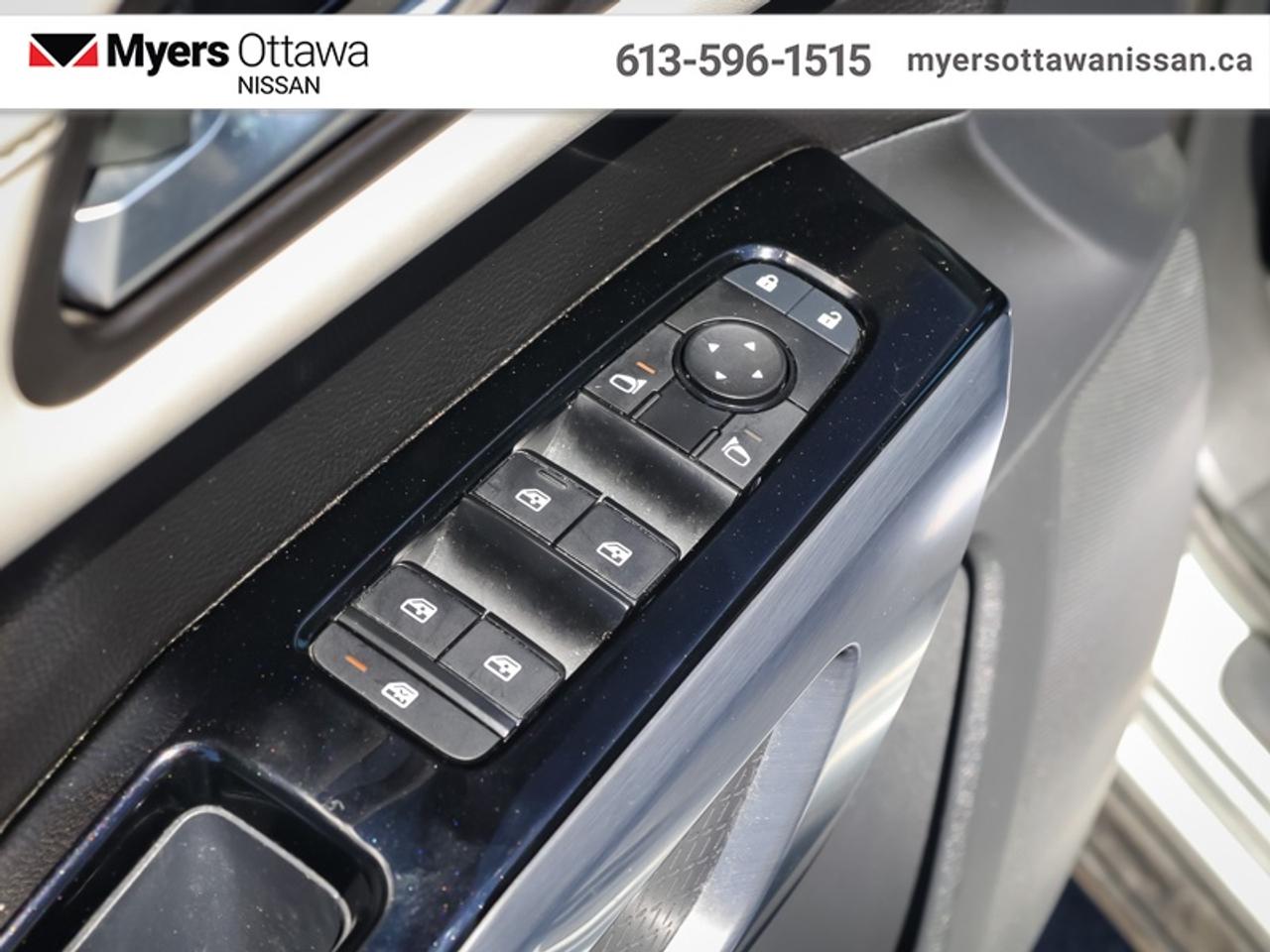 2023 Nissan Pathfinder SL  - Sunroof -  Navigation Photo