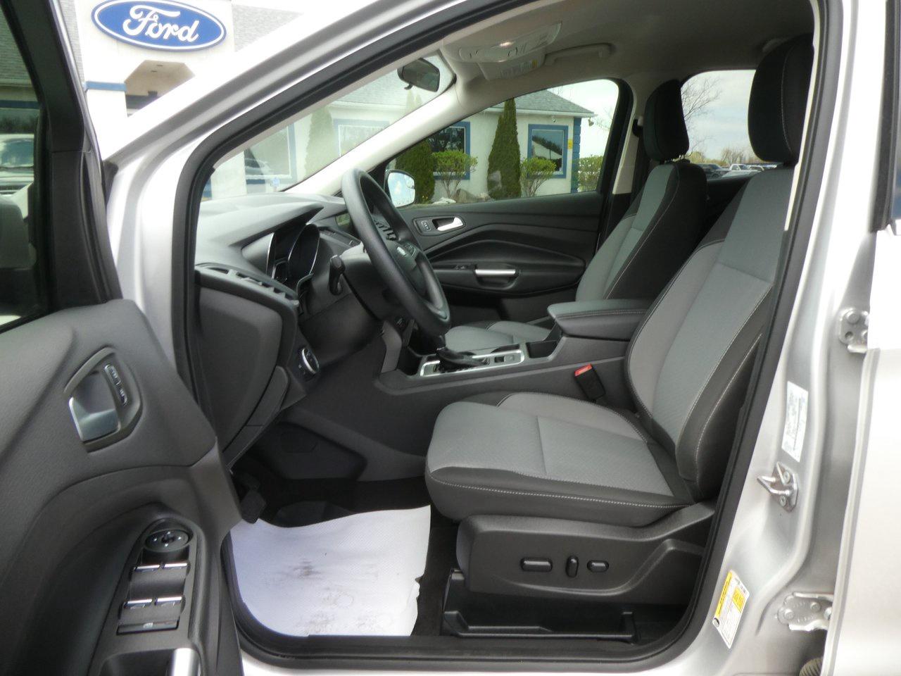 2019 Ford Escape SE | Heated Seats | Backup Cam | Nav | Photo