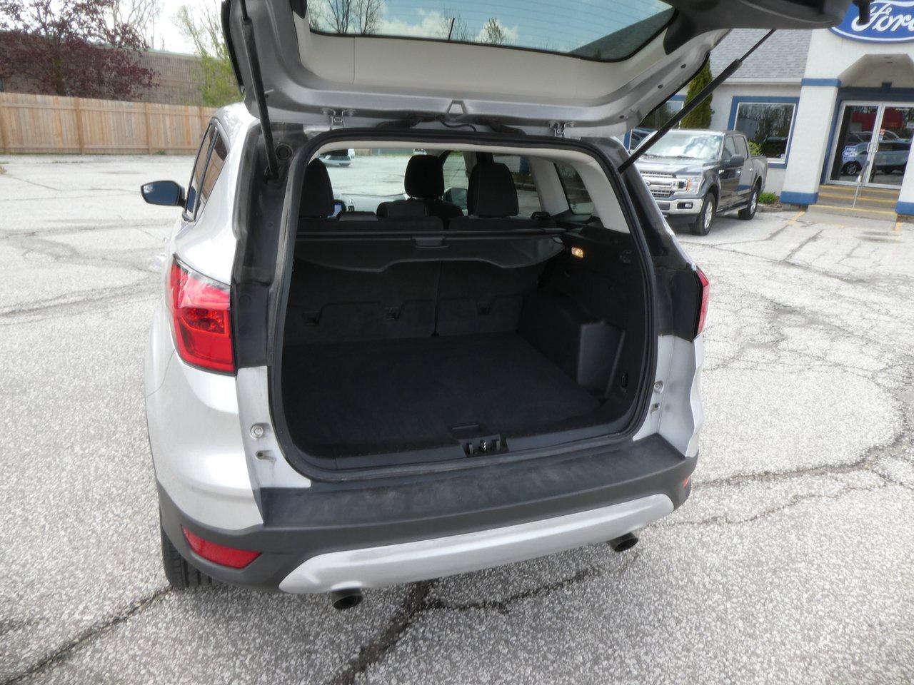 2019 Ford Escape SE | Heated Seats | Backup Cam | Nav | Photo
