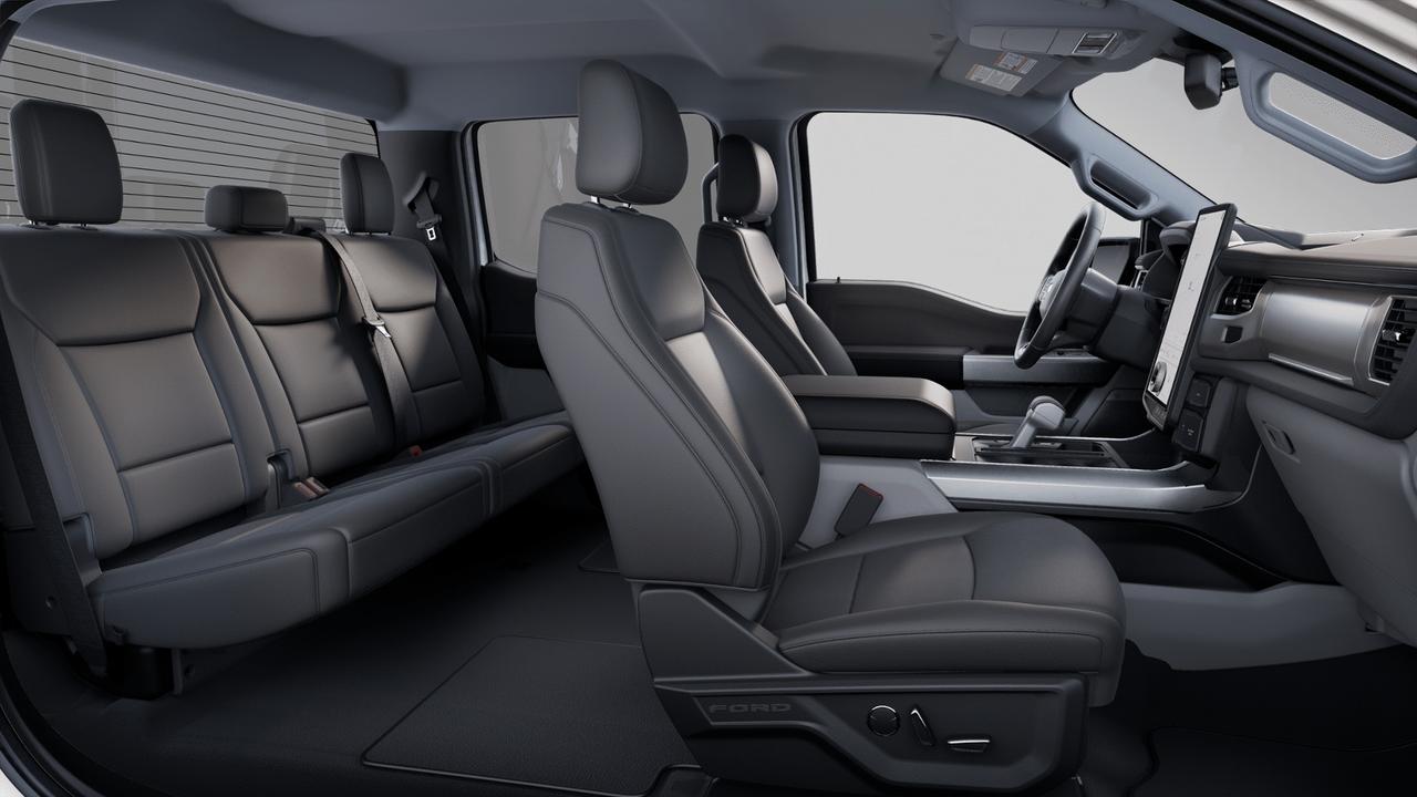 2025 Ford F-150 Lightning Flash Photo