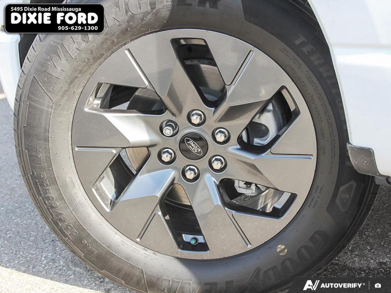 2025 Ford F-150 Lightning Flash Photo