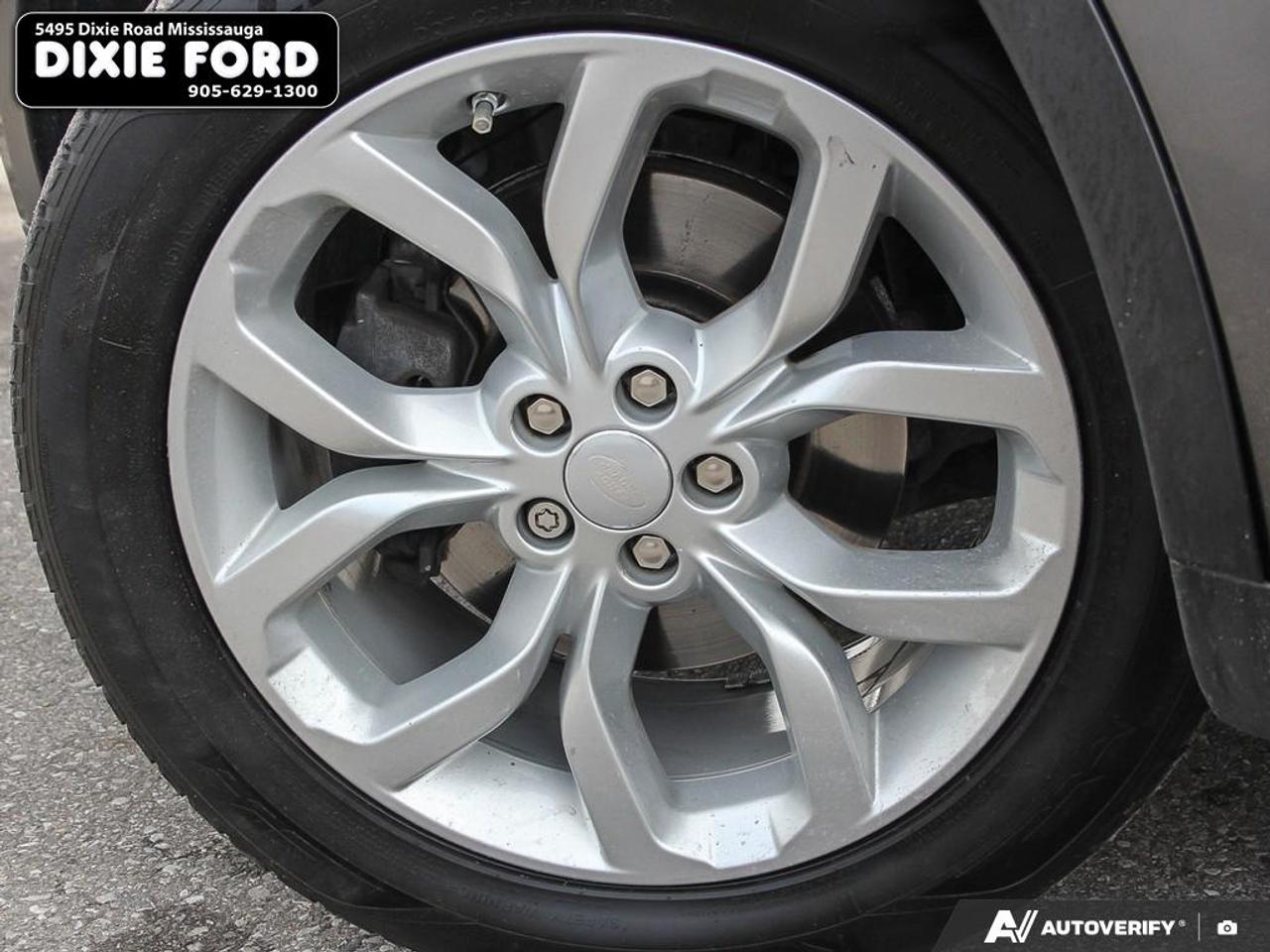 2016 Land Rover Discovery Sport HSE Photo