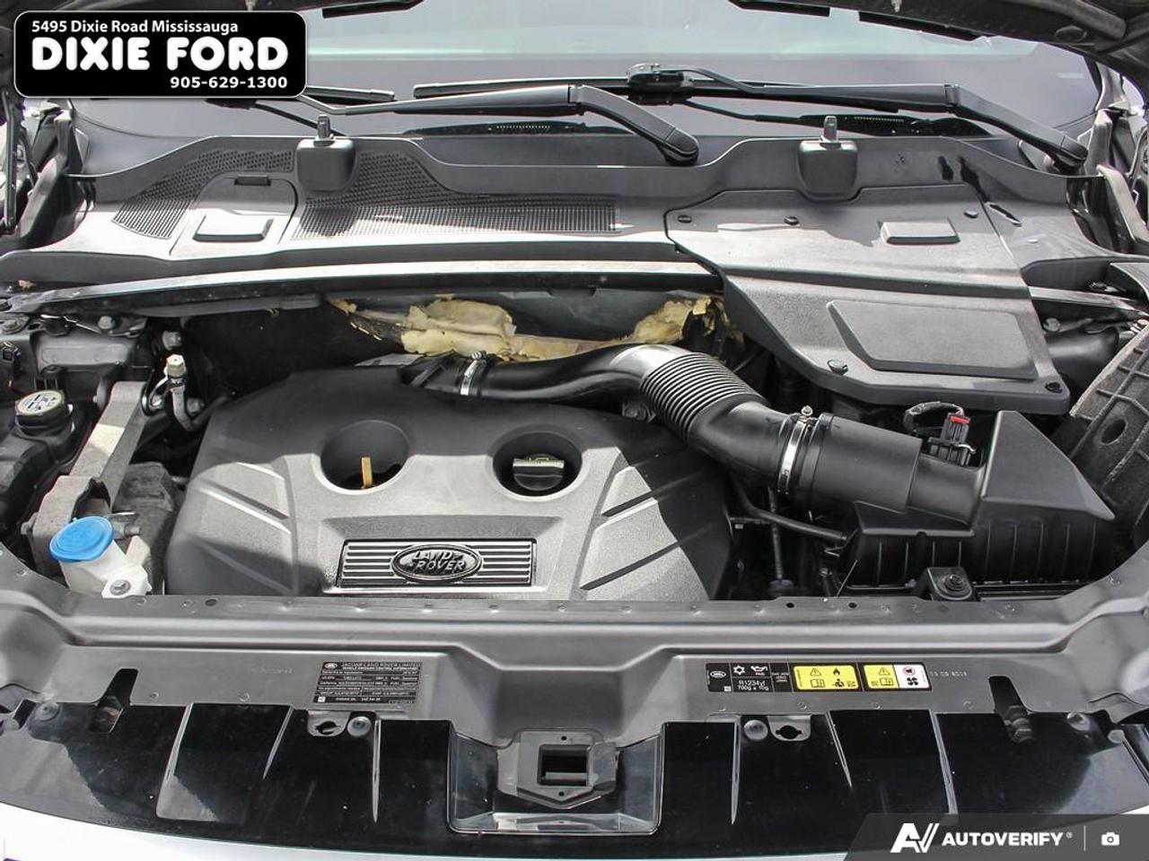 2016 Land Rover Discovery Sport HSE Photo
