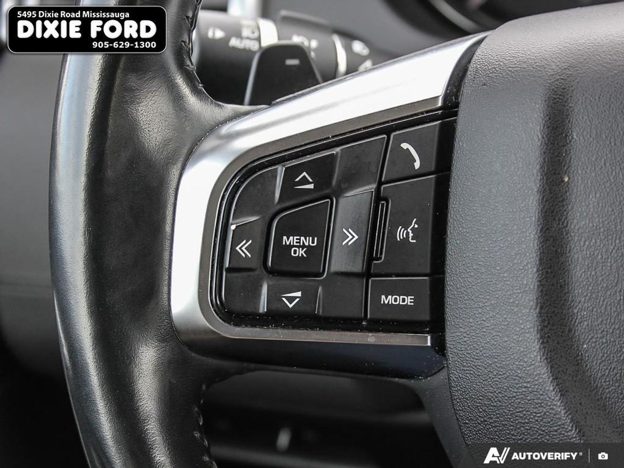 2016 Land Rover Discovery Sport HSE Photo
