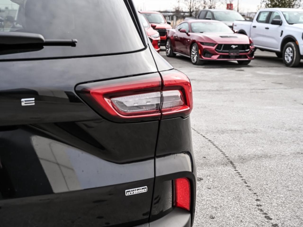 2025 Ford Escape PHEV Photo4