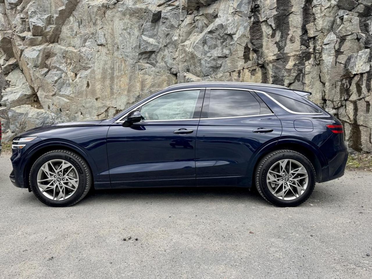 2025 Genesis GV70 2.5T Advanced Photo3