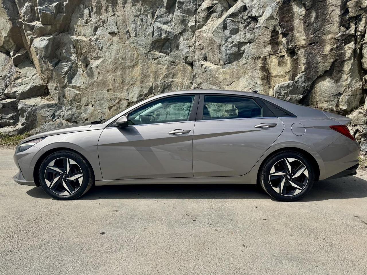 2023 Hyundai Elantra Hybrid Luxury Photo