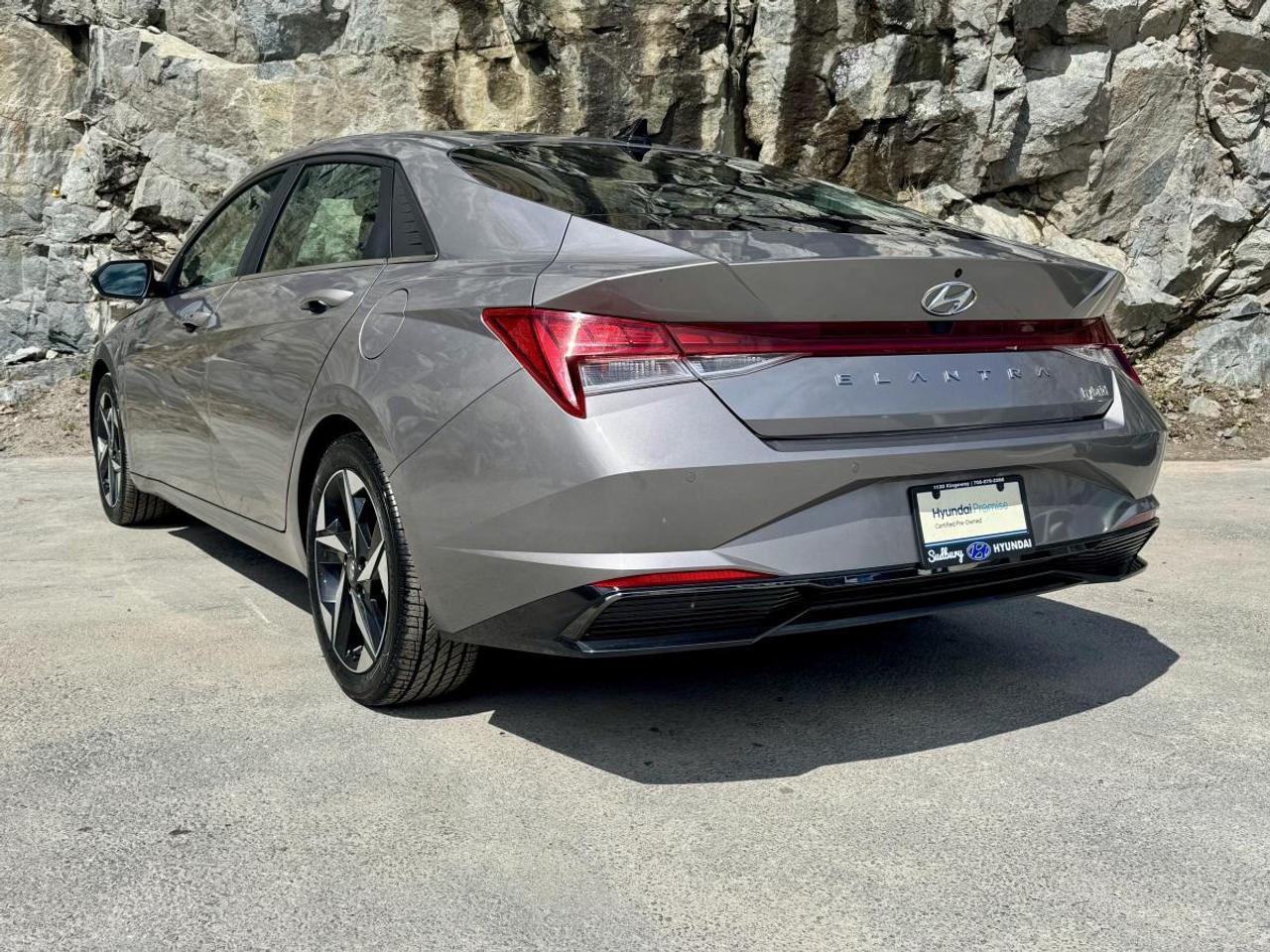 2023 Hyundai Elantra Hybrid Luxury Photo