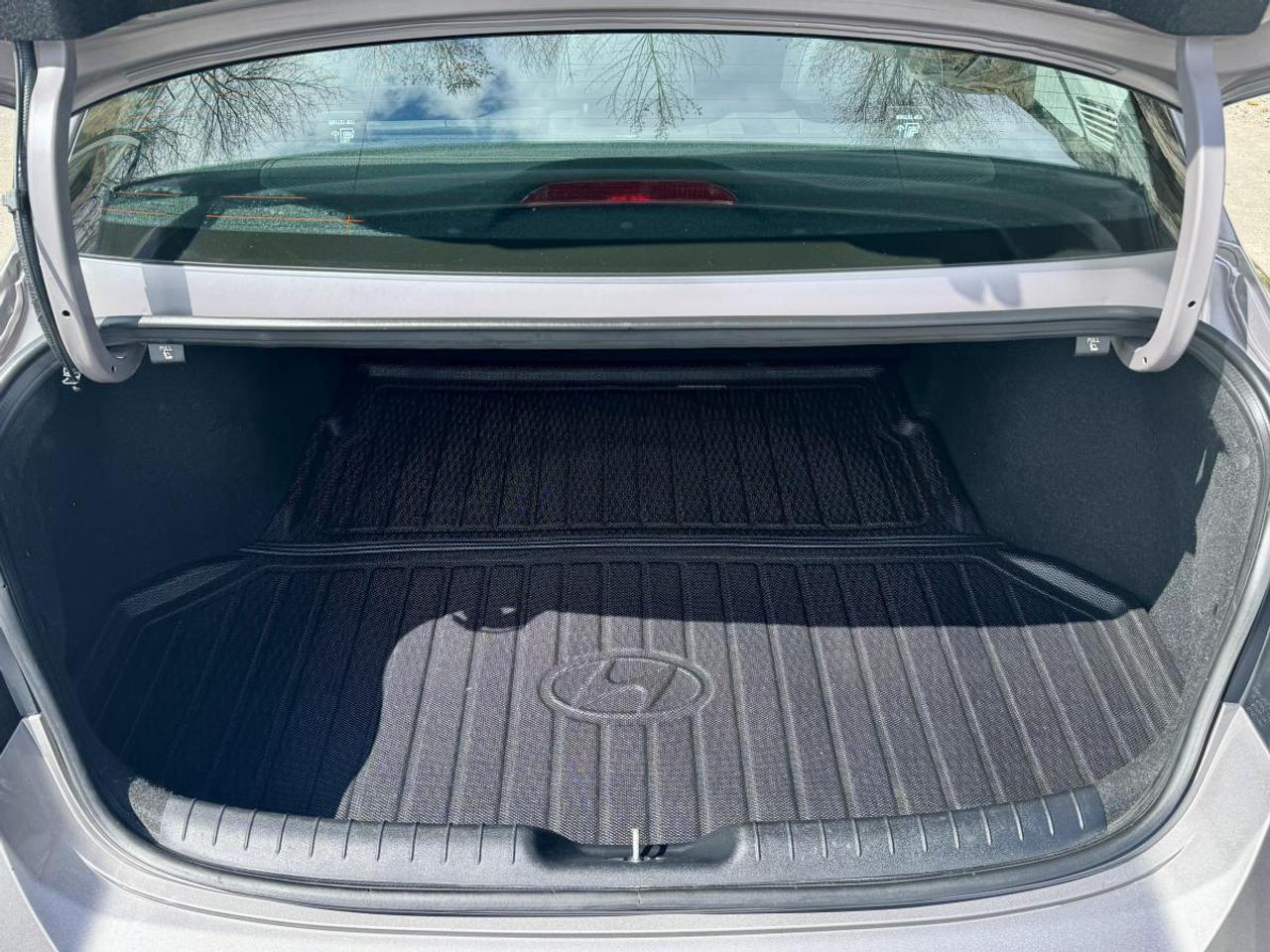 2023 Hyundai Elantra Hybrid Luxury Photo