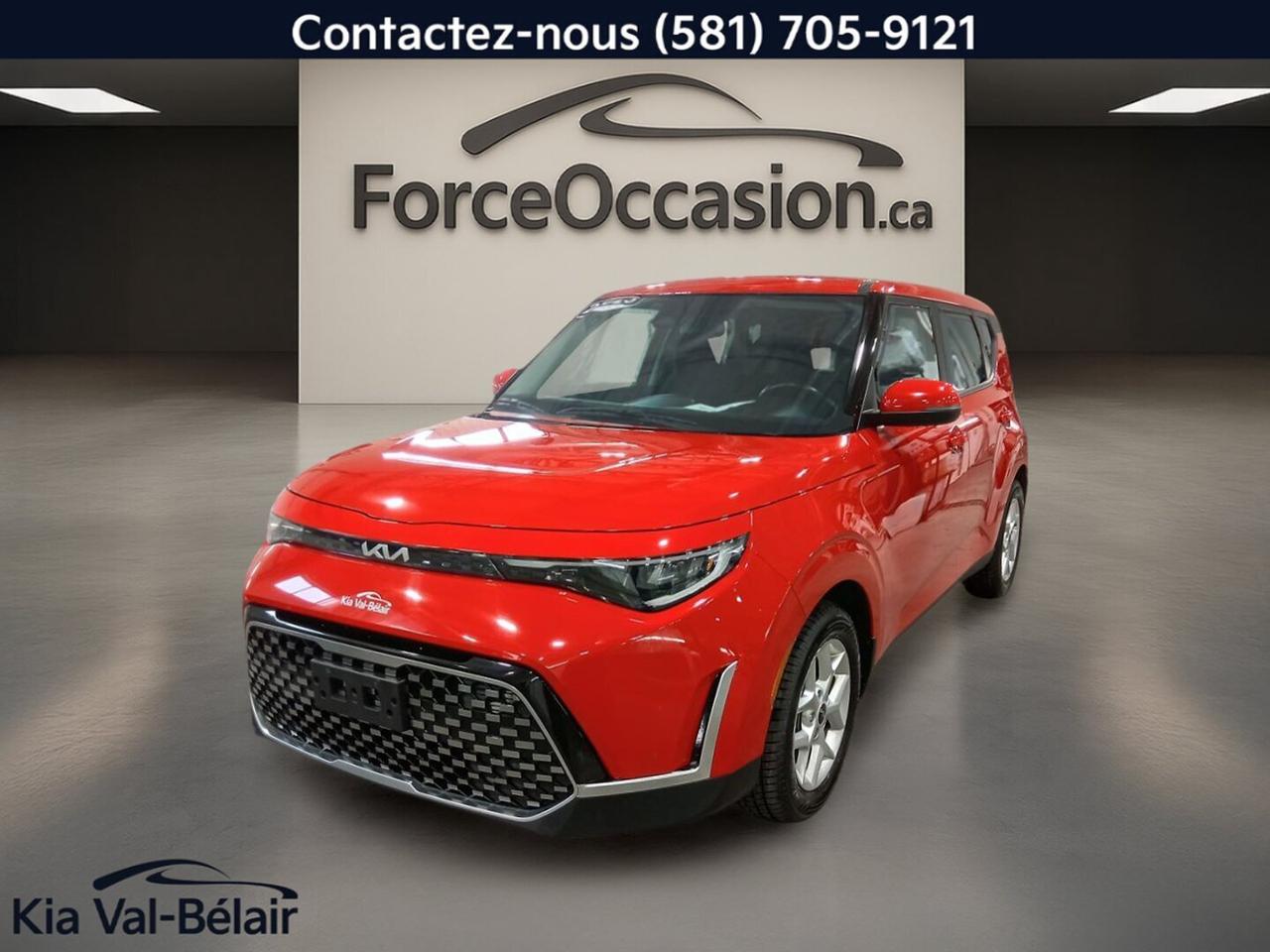 Jamais accidenté // Un seul propriétaire // Inspecté en 135 points

Le Kia Soul EX * VOLANT CHAUFF * CAMÉRA * CARPLAY * CRUISE * A/C * 2023 usagé offert chez Kia Val-Bélair à Québec se présente dans une robe rouge avec habitacle noir. Ce véhicule à 4 portes, animé par un moteur 2,0 litres à essence et une transmission à variation continue, affiche 83 693 km à lodomètre.

CARACTÉRISTIQUES DU SOUL EX * VOLANT CHAUFF * CAMÉRA * CARPLAY * CRUISE * A/C *
»» Caméra de recul pour manoeuvres simplifiées
»» Apple CarPlay intégré au système multimédia
»» Régulateur de vitesse pour longs trajets

CARACTÉRISTIQUES DE SÉCURITÉ AVANCÉES
»» Avertissement de sortie de voie intégré
»» Surveillance des angles morts incluse
»» Caméra de recul à larrière
»» Coussins gonflables latéraux et de tête

PERFORMANCE ET EFFICACITÉ
»» Moteur 2,0 litres à essence sans plomb
»» Transmission à variation continue automatique
»» Traction avant pour conduite quotidienne
»» Contrôle de stabilité et système ABS

CONFORT
»» Sièges avant chauffants inclus
»» Climatisation avant pour température maîtrisée
»» Volant en cuir et réglable
»» Rétroviseurs chauffants et électriques

TECHNOLOGIE ET CONNECTIVITÉ
»» Apple CarPlay mentionné dans léquipement
»» Intégration Bluetooth pour appels mains libres
»» Commandes audio pratiques au volant
»» Phares automatiques et éclairage ambiant

ESPACE DE CHARGEMENT
»» Accès pratique au coffre arrière
»» Couvre-bagage inclus pour plus de discrétion
»» Banquette utile pour usage quotidien
»» Format polyvalent pour commissions et bagages

APPRÉCIÉ DES AUTRES PROPRIÉTAIRES
»» Position de conduite surélevée appréciée
»» Visibilité générale facile au quotidien
»» Format pratique pour la ville
»» Habitacle convivial et simple dutilisation

GARANTIE
»» Garantie légale seulement
»» Garantie dusage
»» Garantie de durée raisonnable
»» Garantie contre les vices cachés

Avec sa configuration pratique, son équipement utile au quotidien et ses aides à la conduite bien choisies, ce Kia Soul EX * VOLANT CHAUFF * CAMã0RA * CARPLAY * CRUISE * A/C * 2023 convient très bien aux déplacements urbains comme aux trajets sur route. Chez Kia Val-Bélair à Québec, il propose une combinaison intéressante de confort, de sécurité et de polyvalence.

Le NIV de ce Kia Soul EX * VOLANT CHAUFF * CAMÉRA * CARPLAY * CRUISE * A/C * 2023 est le KNDJ33AU0P7214311 .

Garantie prolongée disponible, livraison en 48h