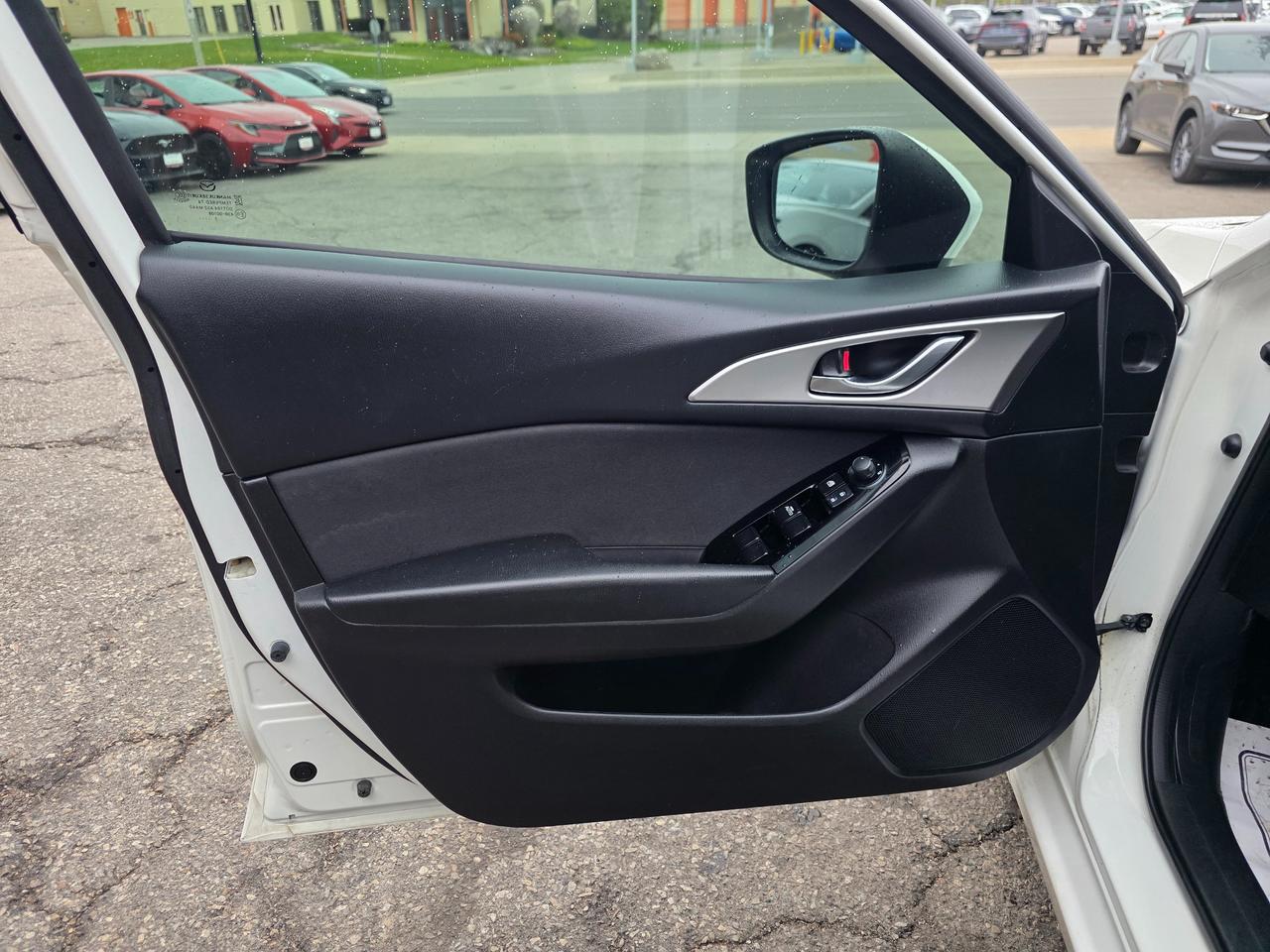 2018 Mazda MAZDA3 GX NEW ARRIVAL | PLEASE CALL AHEAD Photo