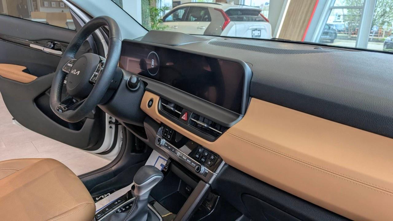 2024 Kia Seltos SX AWD w/Brown Interior Photo