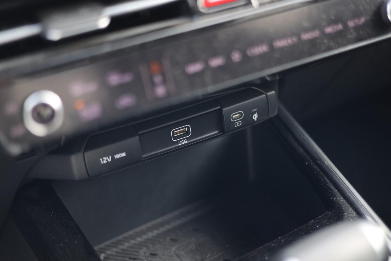 2025 Kia NIRO SX FWD Photo