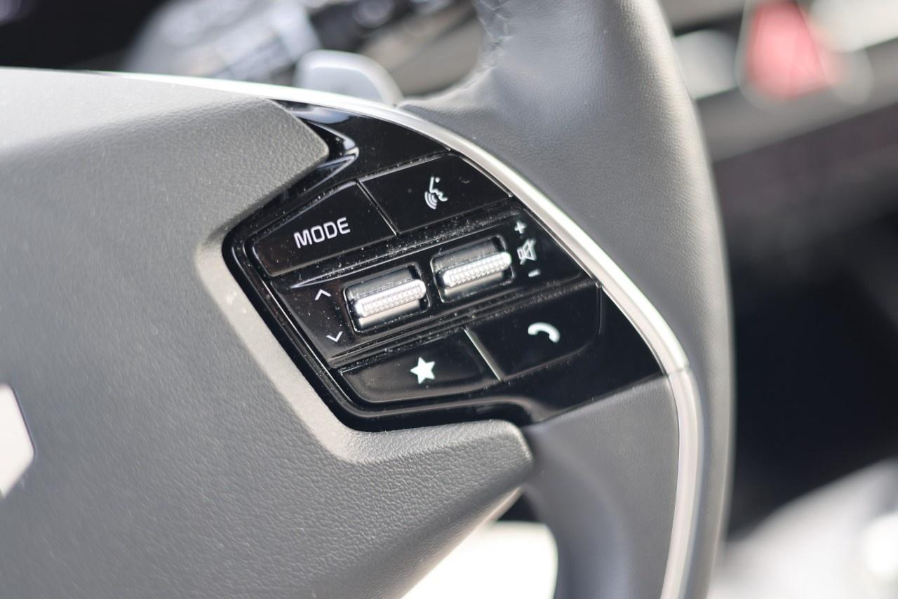 2025 Kia NIRO SX FWD Photo