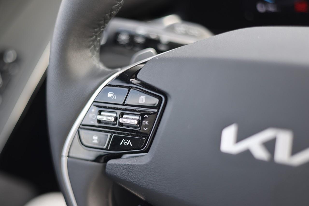 2025 Kia NIRO SX FWD Photo