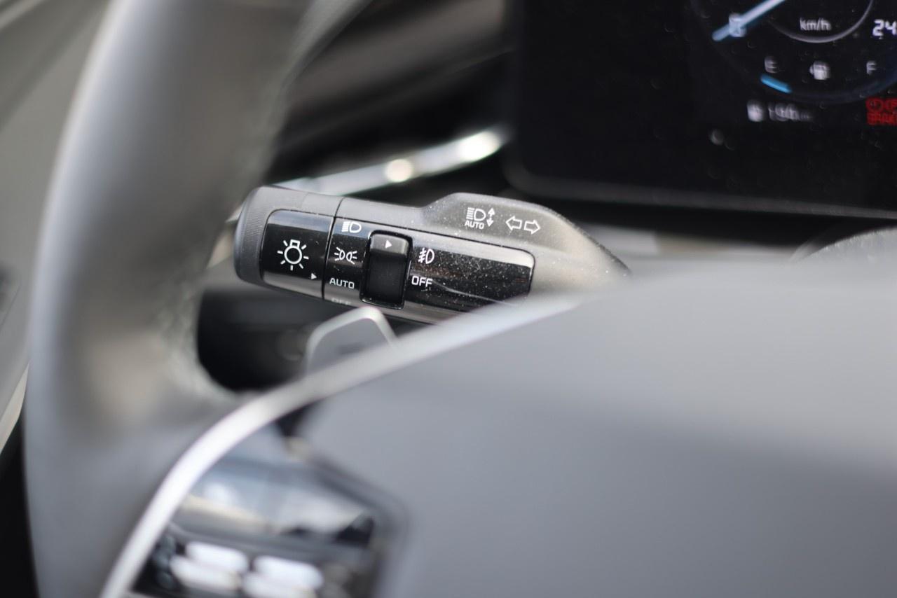 2025 Kia NIRO SX FWD Photo
