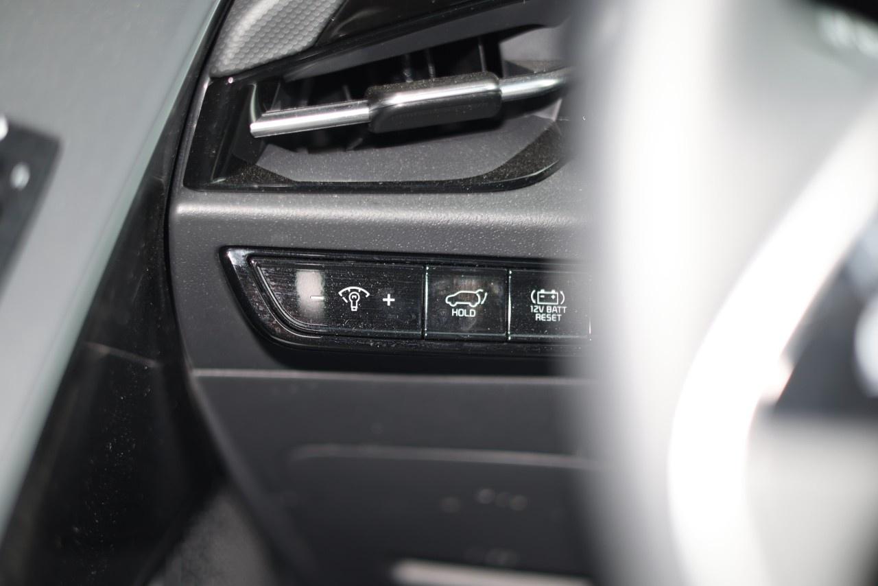 2025 Kia NIRO SX FWD Photo