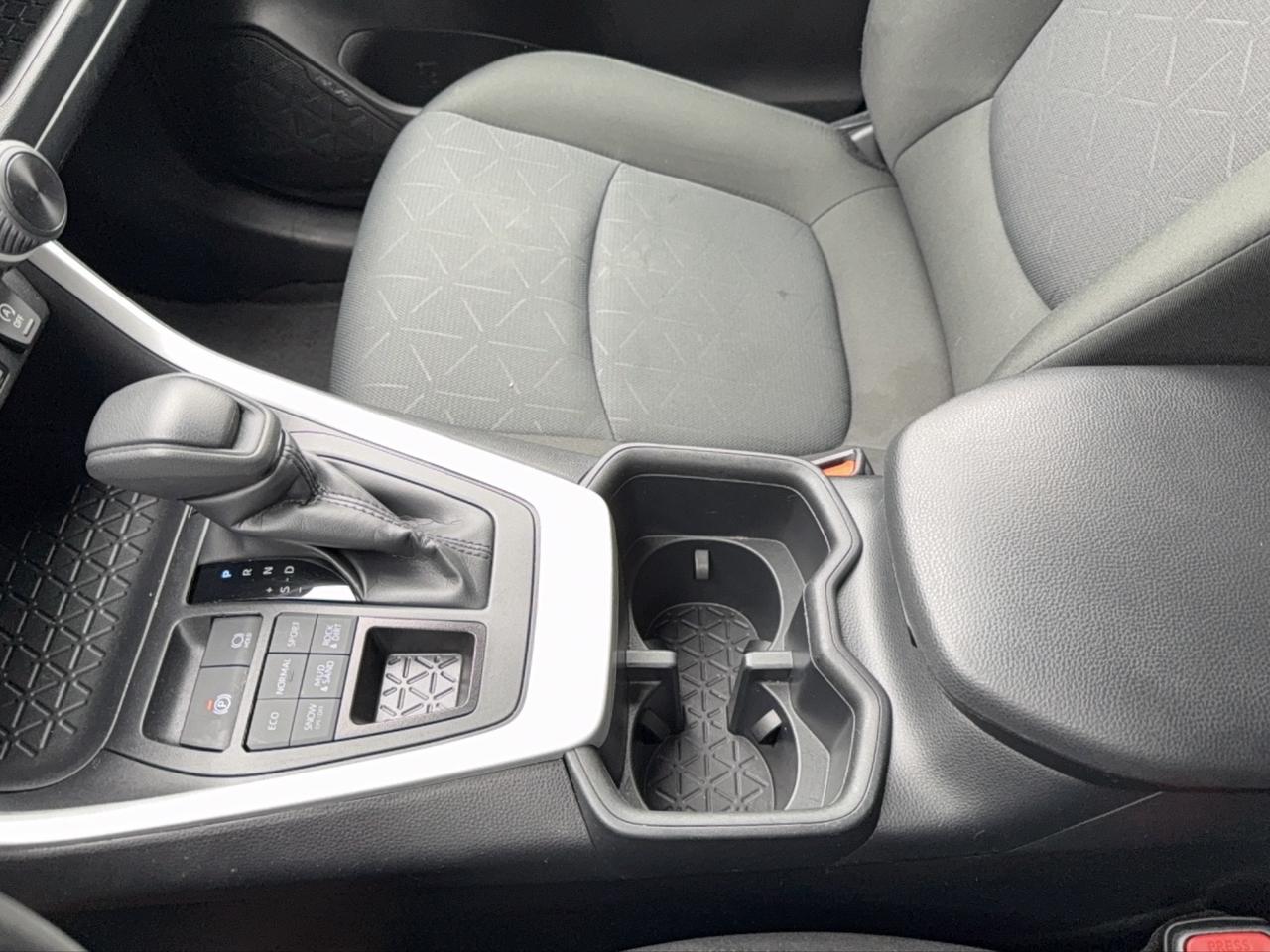 2025 Toyota RAV4 LE Photo