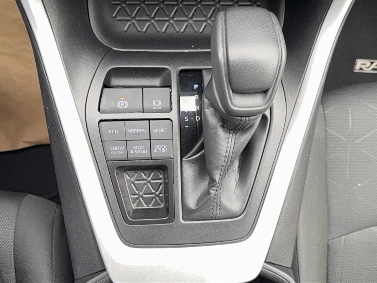 2025 Toyota RAV4 LE Photo