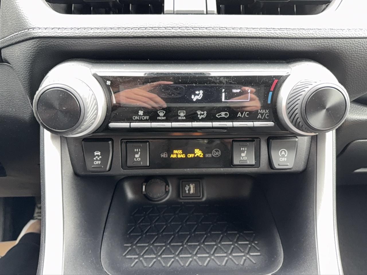 2025 Toyota RAV4 LE Photo