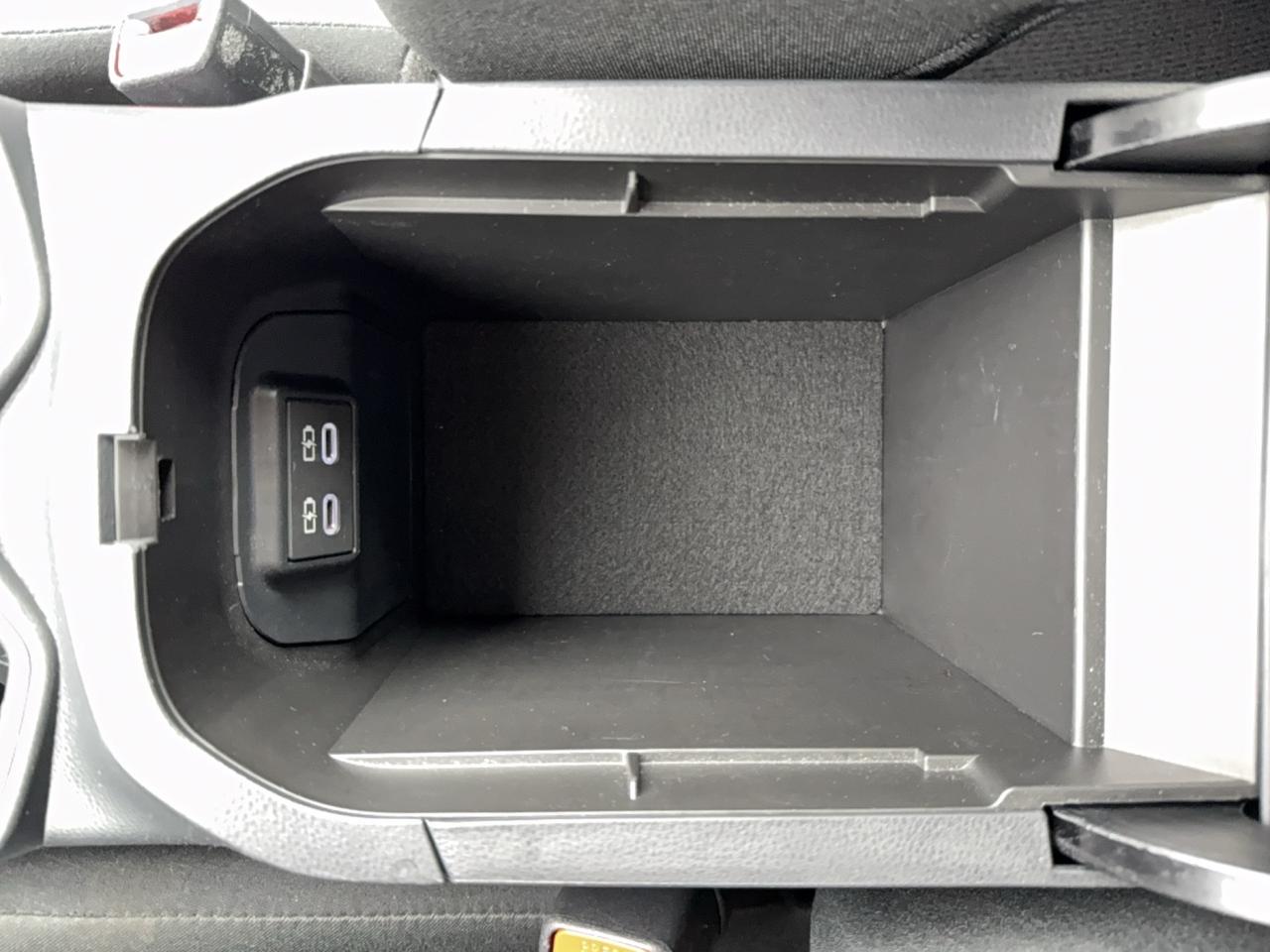2025 Toyota RAV4 LE Photo