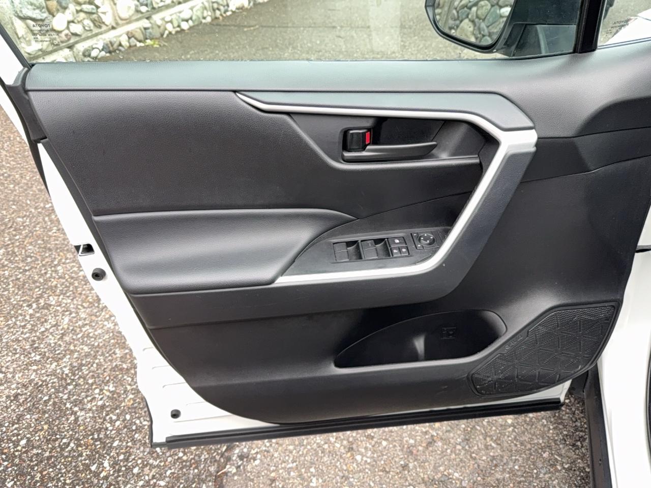 2025 Toyota RAV4 LE Photo