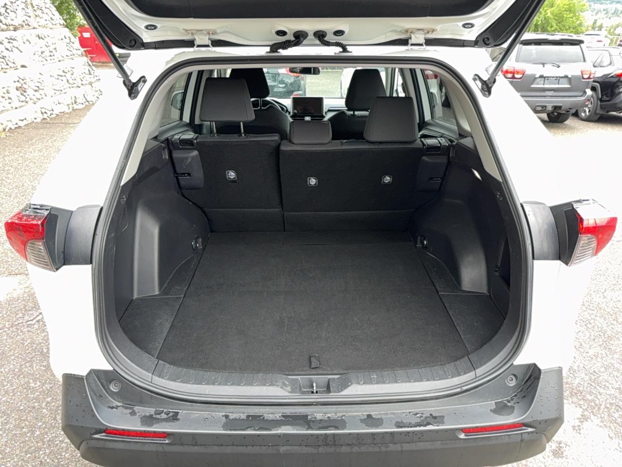 2025 Toyota RAV4 LE Photo